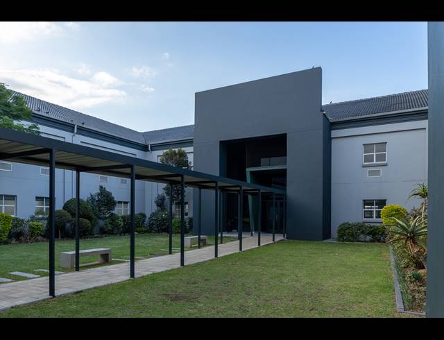335M² OFFICE TO LET IN VORNA VALLEY